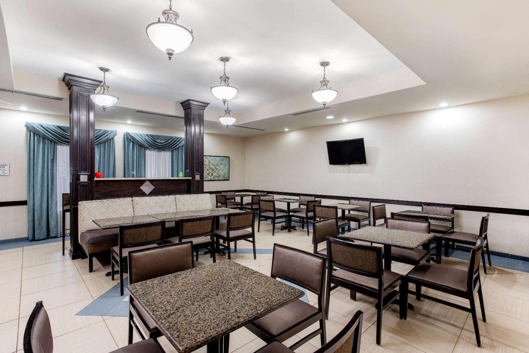 La Quinta By Wyndham Indianapolis Airport