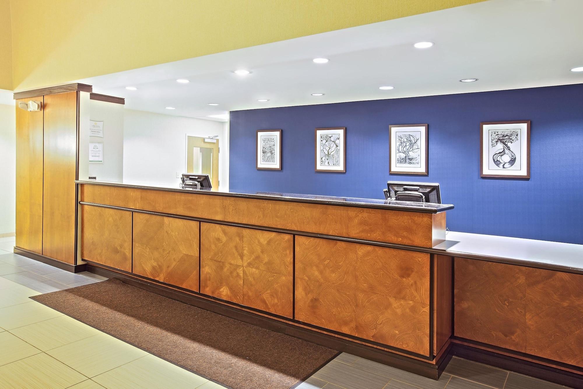 Hotel La Quinta By Wyndham Indianapolis Airport 3*