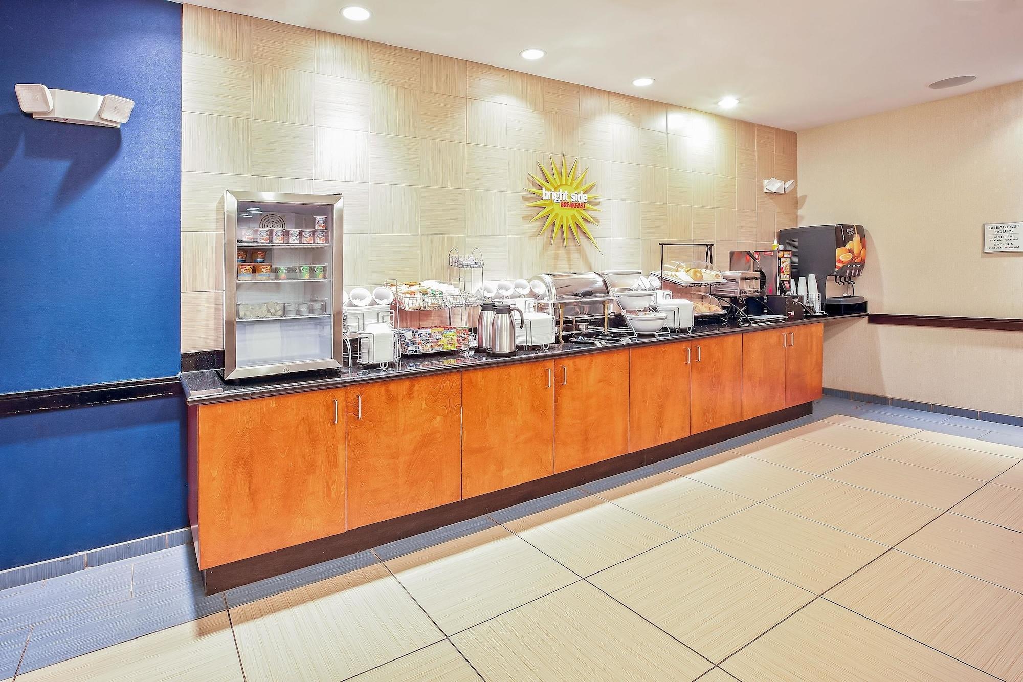 Hotel La Quinta By Wyndham Indianapolis Airport