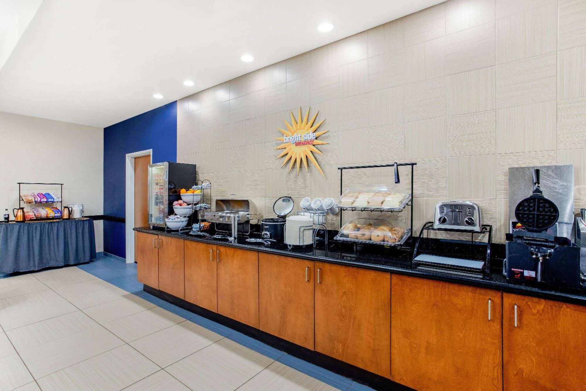 La Quinta By Wyndham Indianapolis Airport