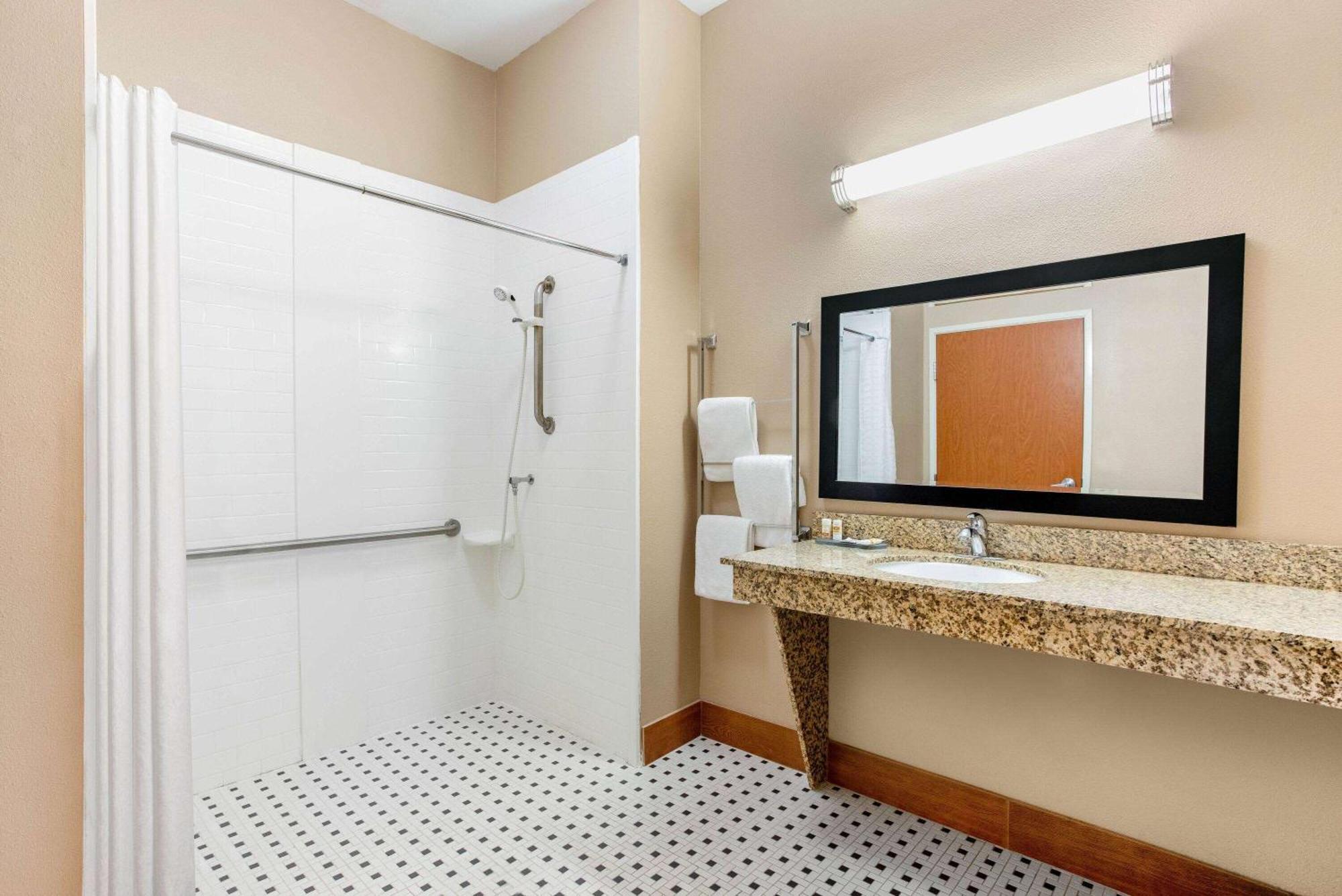 La Quinta By Wyndham Indianapolis Airport
